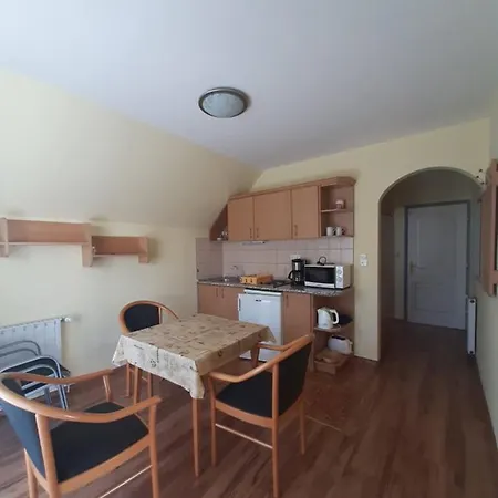 Edit Apartman * Héviz